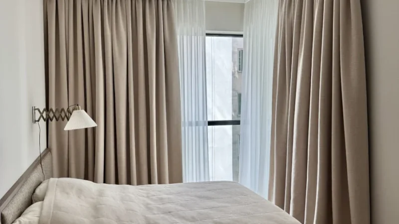 Zasłony szyte na wymiar – styl, komfort i perfekcyjne dopasowanie od Decostore